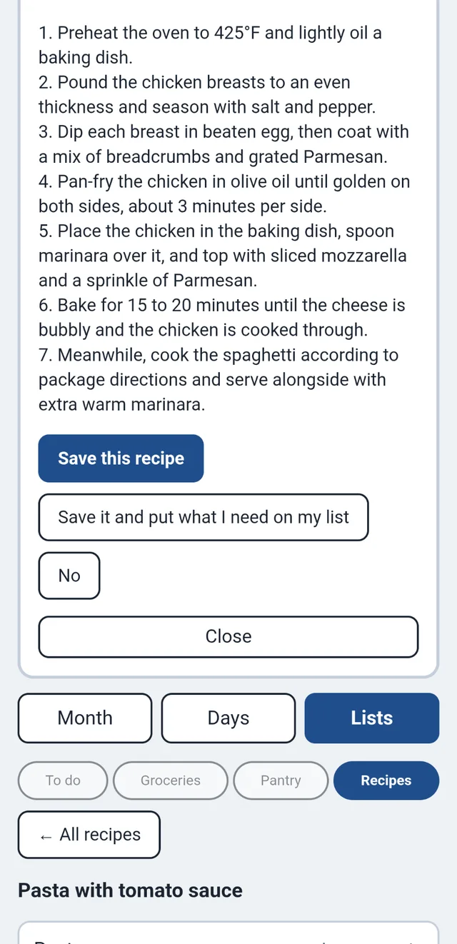 Una receta sugerida de pollo a la parmesana donde cada ingrediente está marcado como en su lista, por comprar o en su despensa